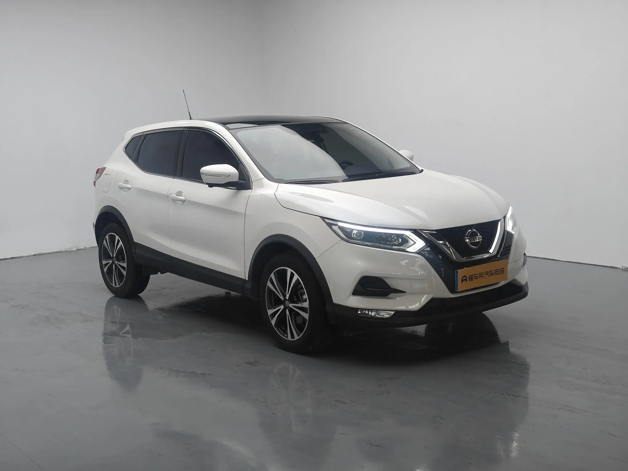 Nissan Qashqai 2.0L CVT Deluxe Edition