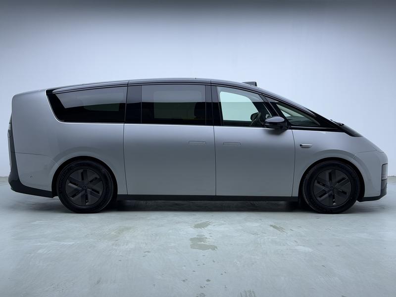 Li Auto Ideal MEGA 2024