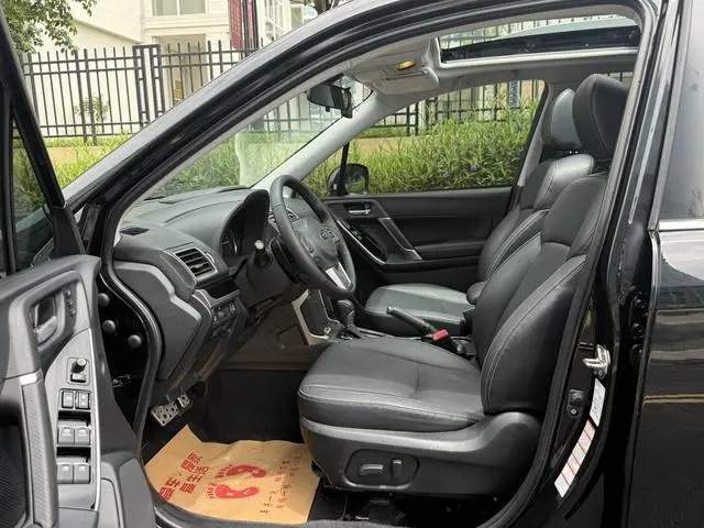 Subaru FORESTER Forester 2.5i Premium Navigation Version