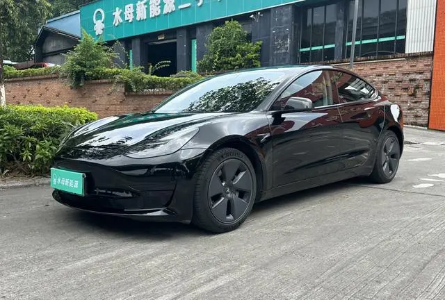 Tesla Model 3 Upgraded version of standard battery life rear drive