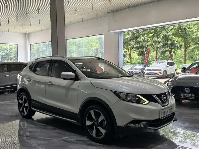 Nissan Qashqai 2.0L CVT Deluxe Edition
