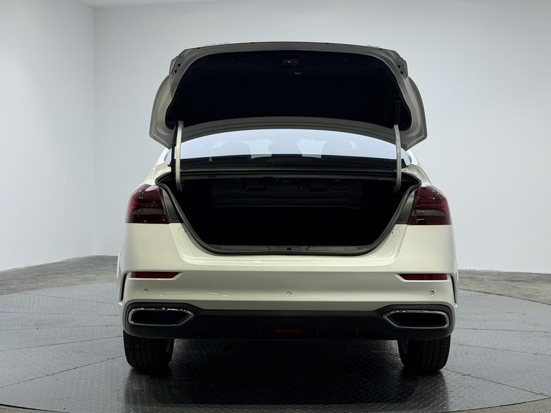 Geely Emgrand 2021