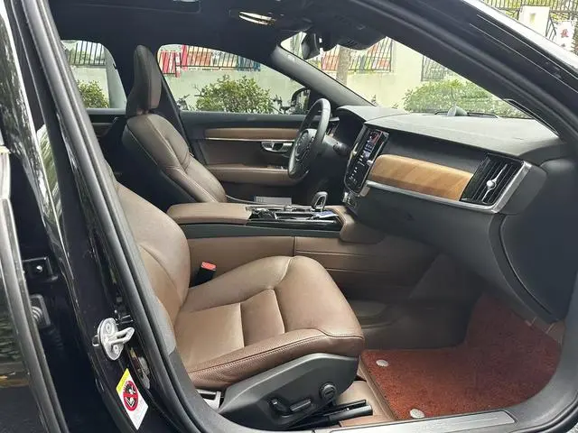 Volvo Volvo S90 PHEV T8 four-wheel drive long battery life Zhiyi Deluxe Edition