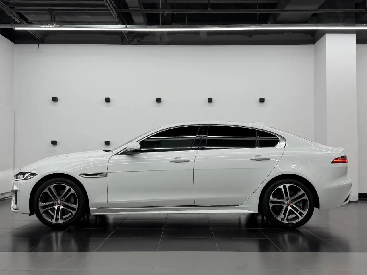 Jaguar Jaguar XEL 2.0T 200PS R-DYNAMIC S Enterprising Sports Edition