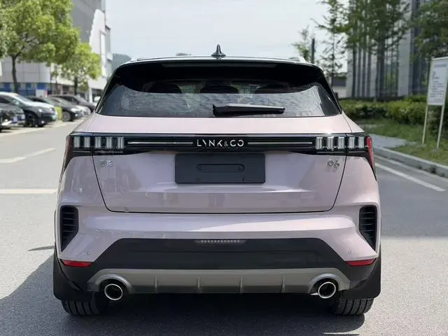 LYNK & CO Lynk 06 1.5T Shero Pink Special Edition