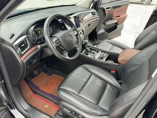 GAC Trumpchi GS8 390T two-wheel drive luxury Zhilian Edition 7 seats