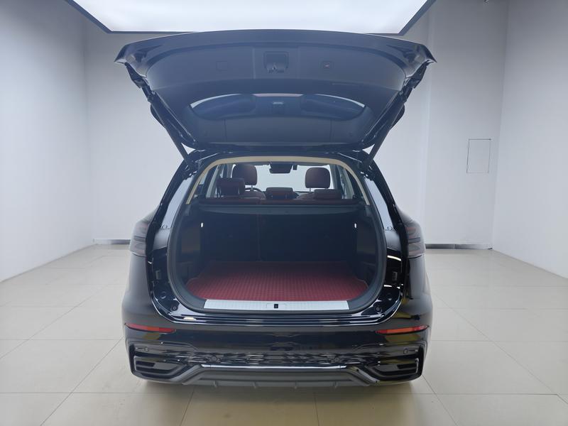 Hongqi Red Flag HS5 2025
