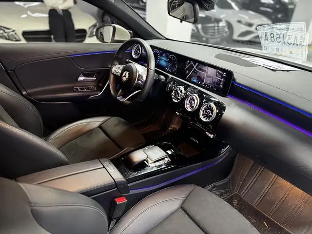 Mercedes-Benz Mercedes-Benz A-class Second facelift A 200 L sports sedan fashion version