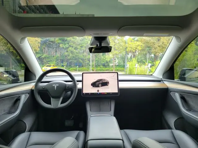 Tesla Model Y Facelifted rear-wheel drive version