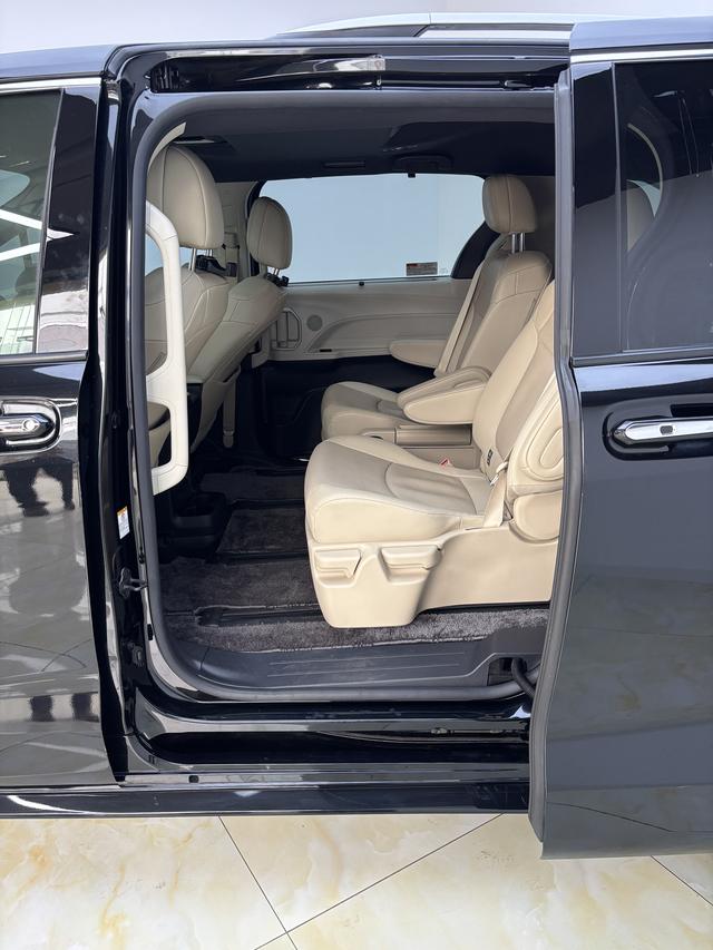 Toyota Sienna 2023