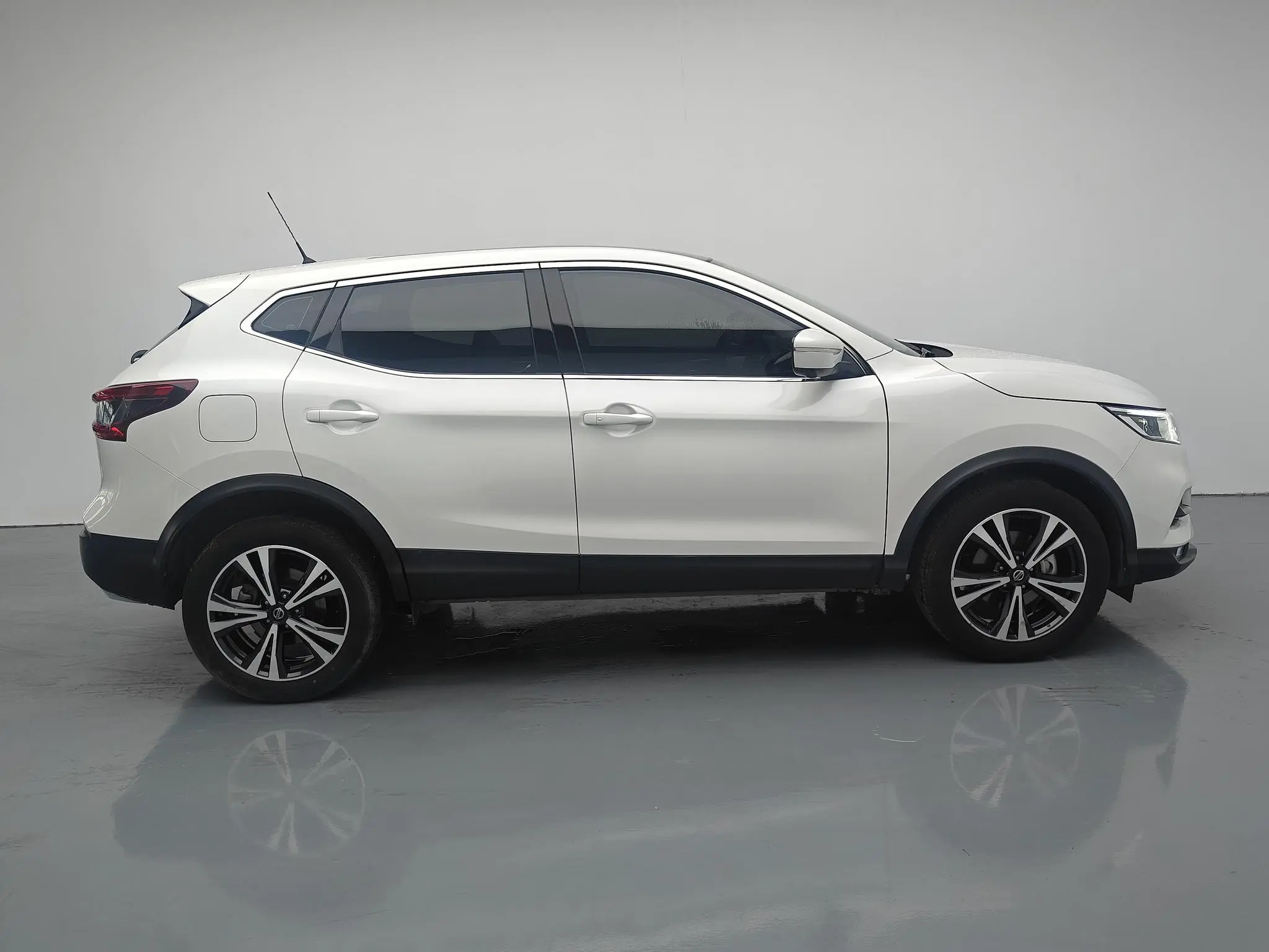 Nissan Qashqai 2.0L CVT Deluxe Edition