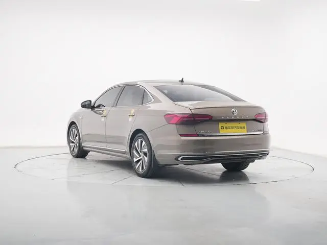 Volkswagen Passat PHEV 430PHEV Hybrid Deluxe Edition Country VI