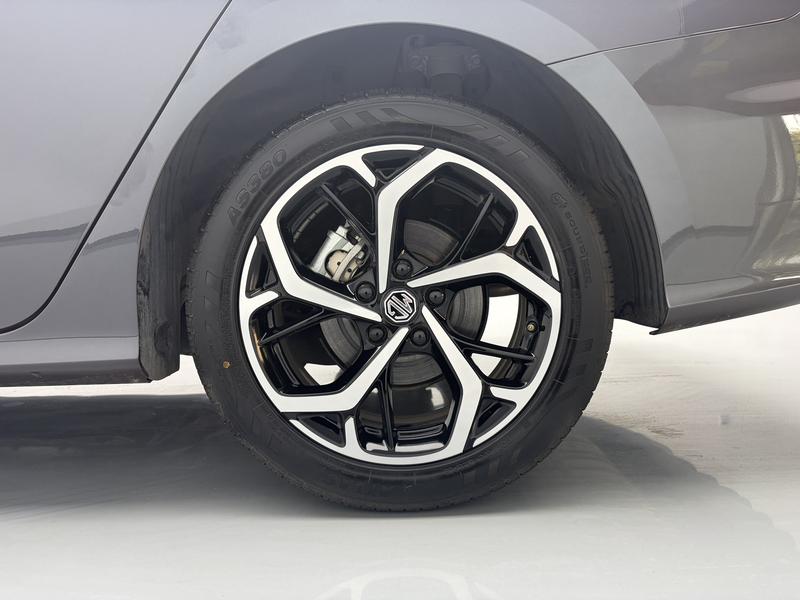 MG MG5 2025