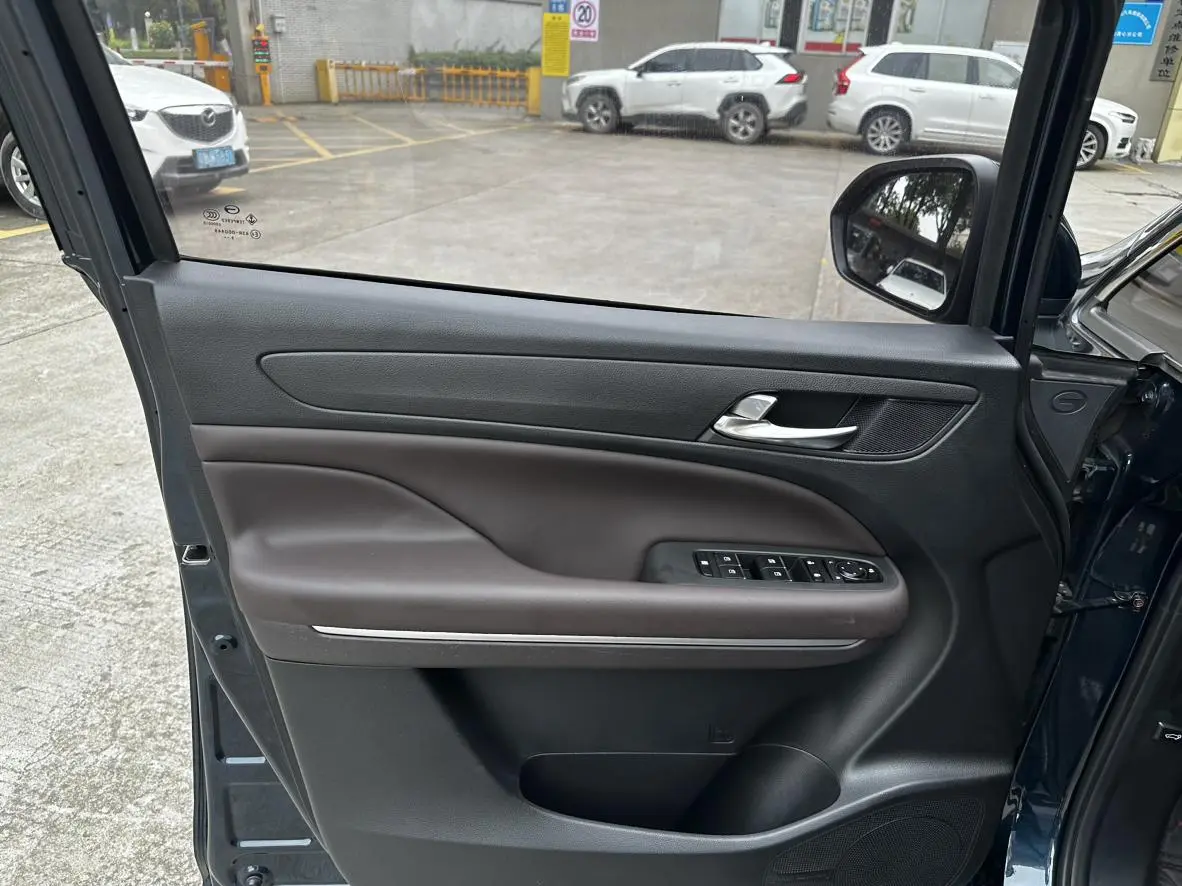 GAC Trumpchi M6 270T automatic Premium Edition 6-seater Country VI
