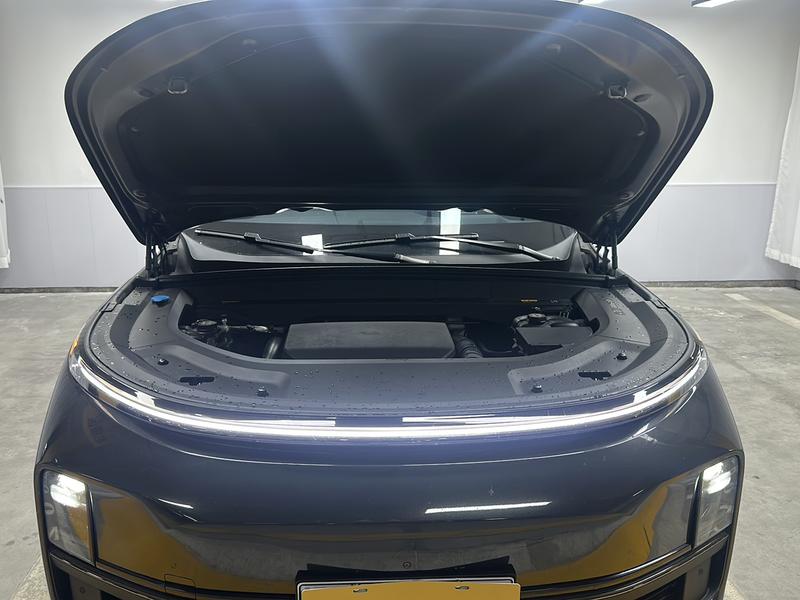 Li Auto Ideal L8 2023