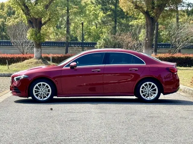 Mercedes-Benz Mercedes-Benz A-class A 200 L sports sedan dynamic Version