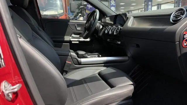 Mercedes-Benz Mercedes-Benz GLA GLA 200