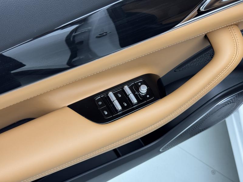 Geely Boyue L 2025