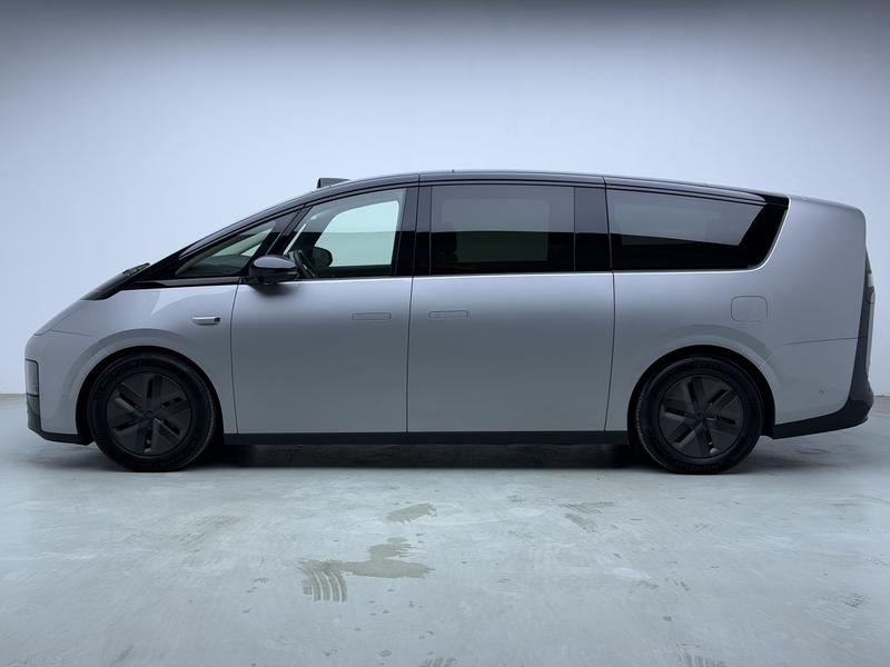 Li Auto Ideal MEGA 2024