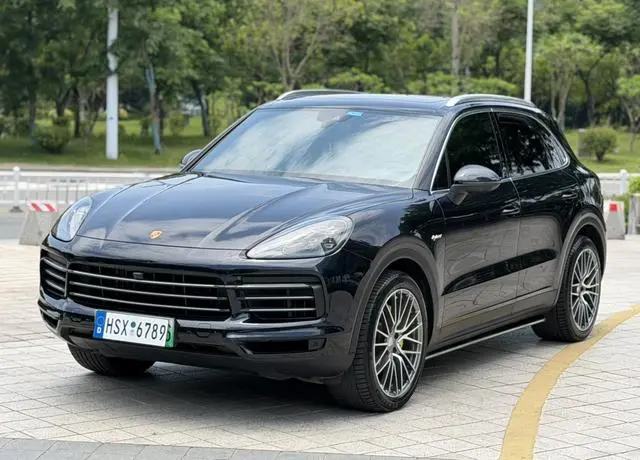 Porsche Cayenne E-Hybrid Cayenne E-Hybrid 2.0T Platinum Edition