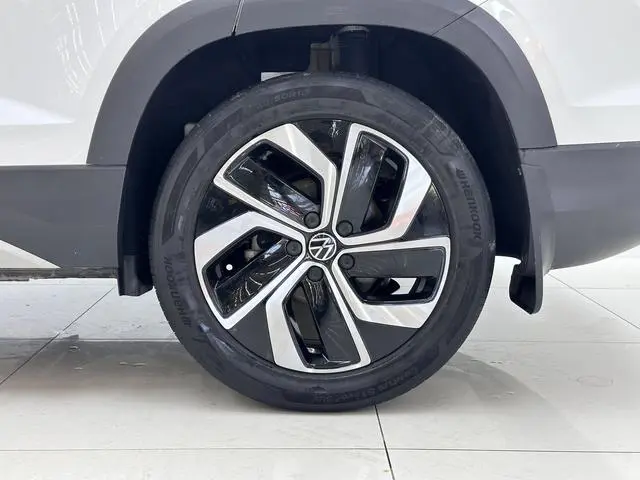 Volkswagen Tuyue 300TSI two-wheel drive full moon version