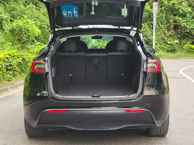 Tesla Model Y Facelifted rear-wheel drive version