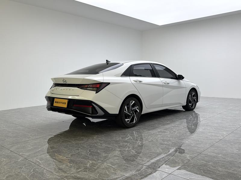 Hyundai Elantra 2023