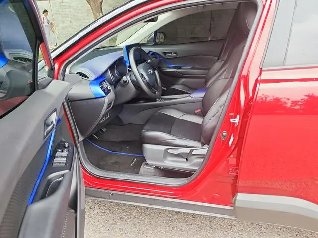 TOYOTA Toyota C-HR 2.0L Comfort Version