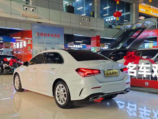 Mercedes-Benz Mercedes-Benz A-class A 200 L sports sedan fashion Version