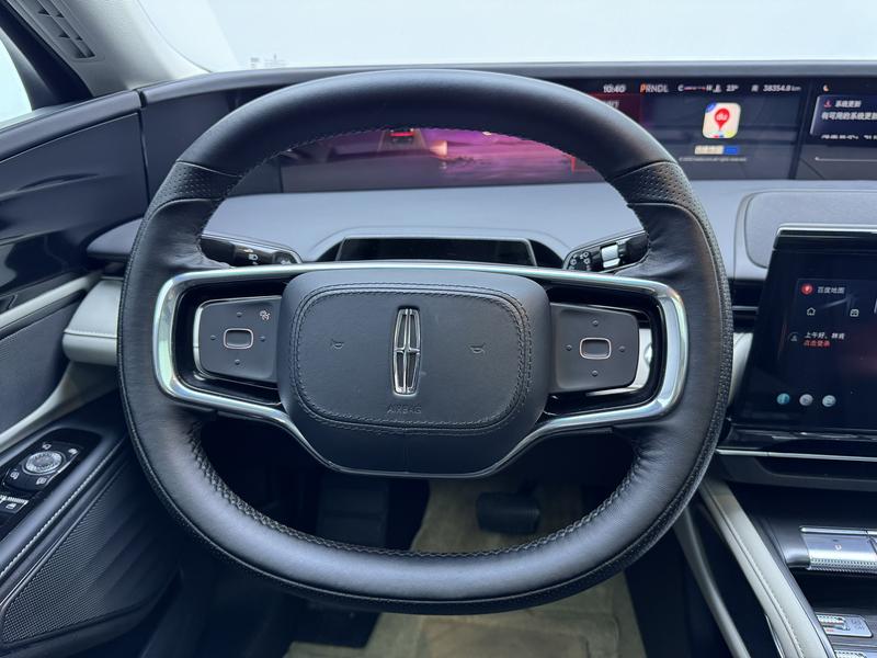 Lincoln Voyager 2023