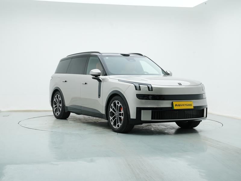 Lynk & Co Lynk&Co 900 2025