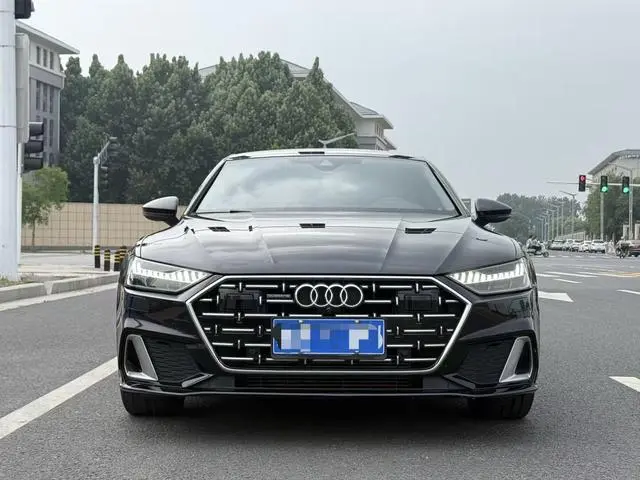 Audi Audi A7L 45 TFSI quattro S-line see far type Yao black suit