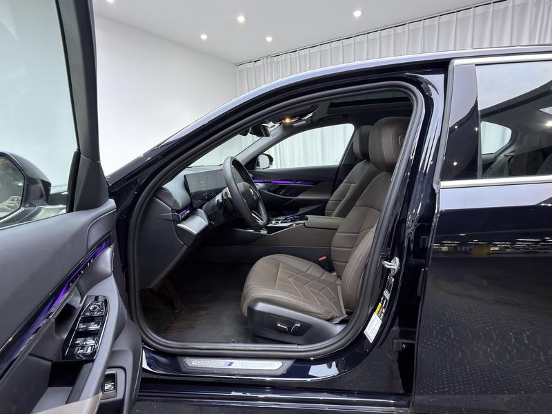 BMW BMW i5 2025