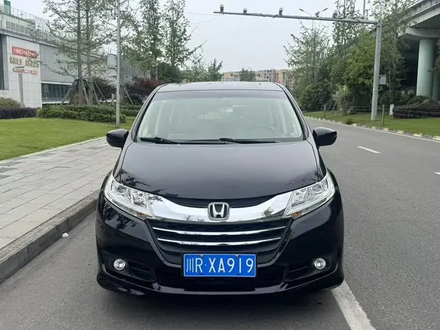 Honda Odyssey 2.4L Deluxe Edition