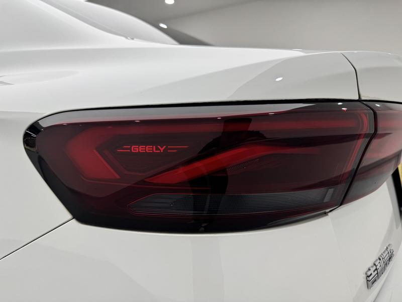 Geely Emgrand 2022