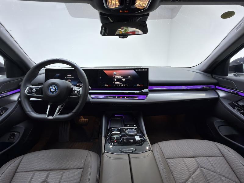 BMW BMW i5 2025