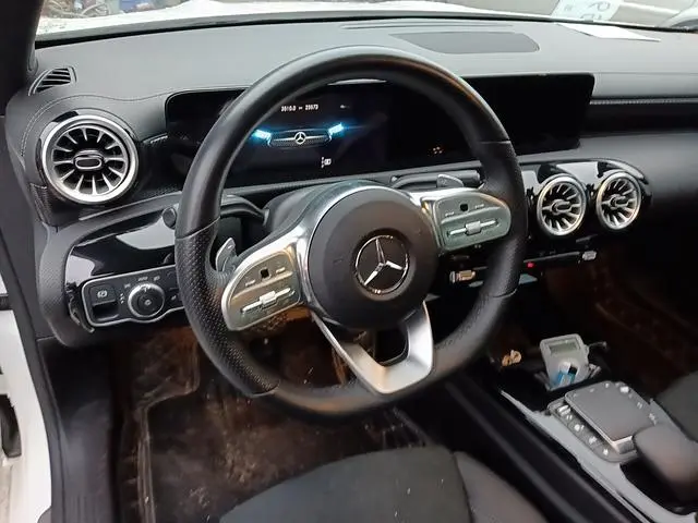 Mercedes-Benz Mercedes-Benz A-class Second facelift A 200 L sports sedan fashion version