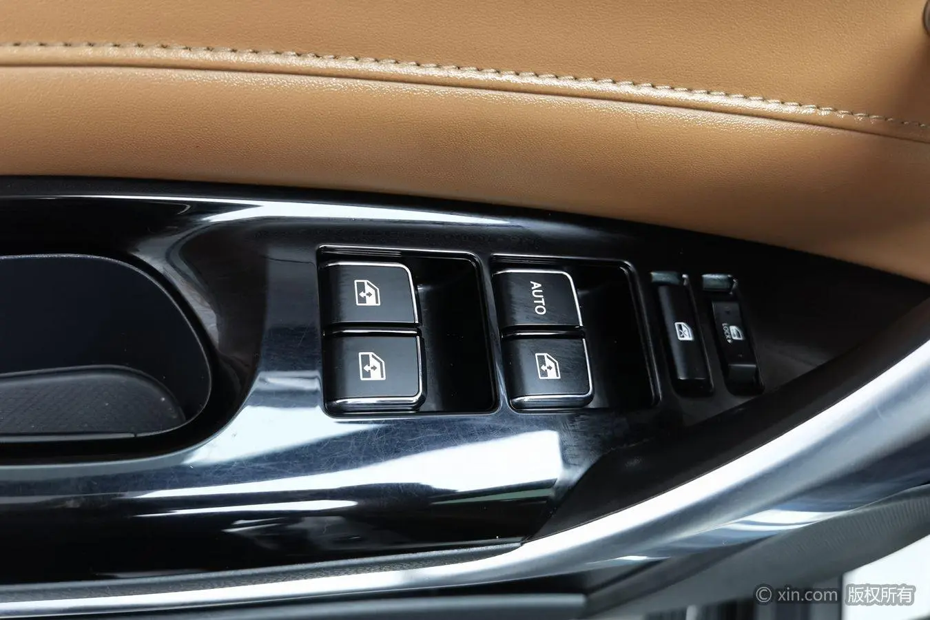 Changan Changan CS95 2.0T two-wheel drive luxury