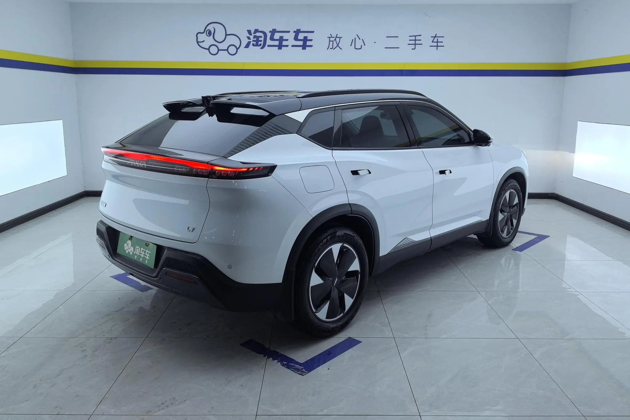 Dongfeng Fengshen Fengshen L7 PHEV 205 Plus