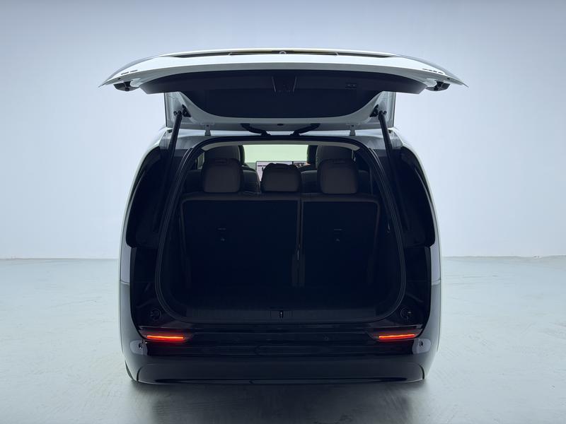 Li Auto Ideal MEGA 2025