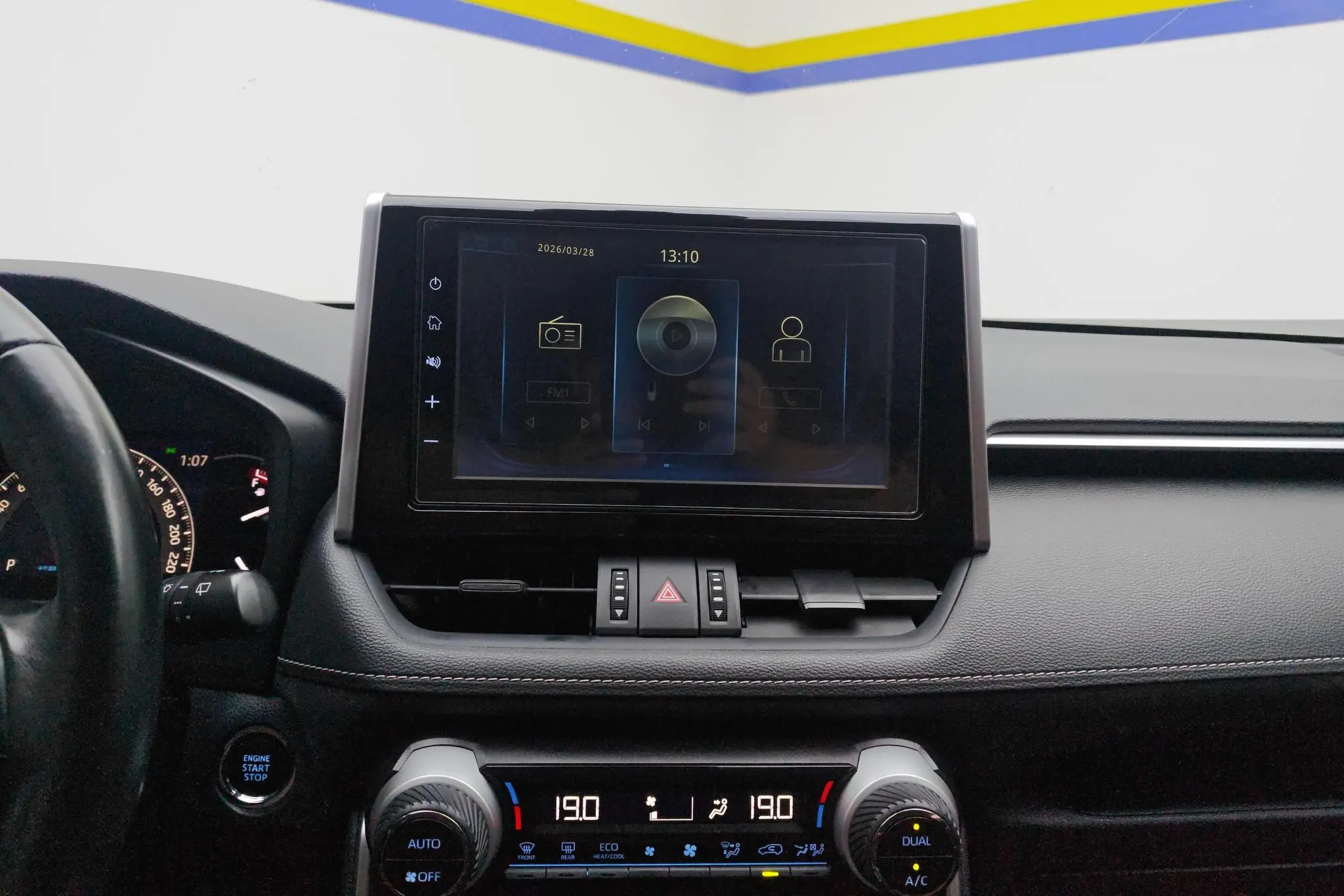 TOYOTA RAV4 Rongfang 2.0L CVT two-wheel drive fashion version
