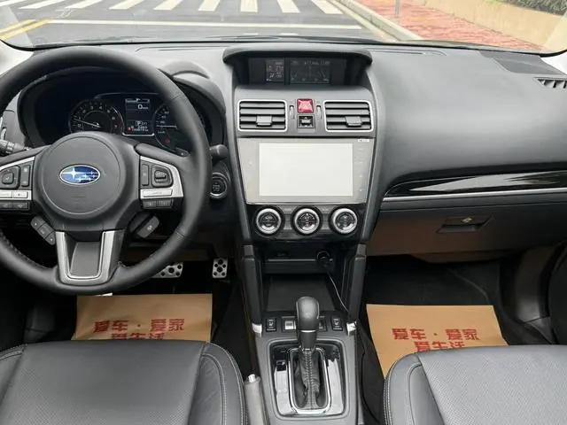 Subaru FORESTER Forester 2.5i Premium Navigation Version