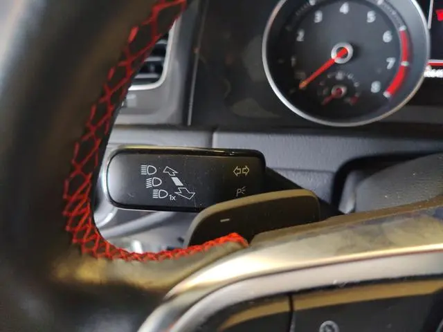 Volkswagen Golf GTI 2.0TSI GTI