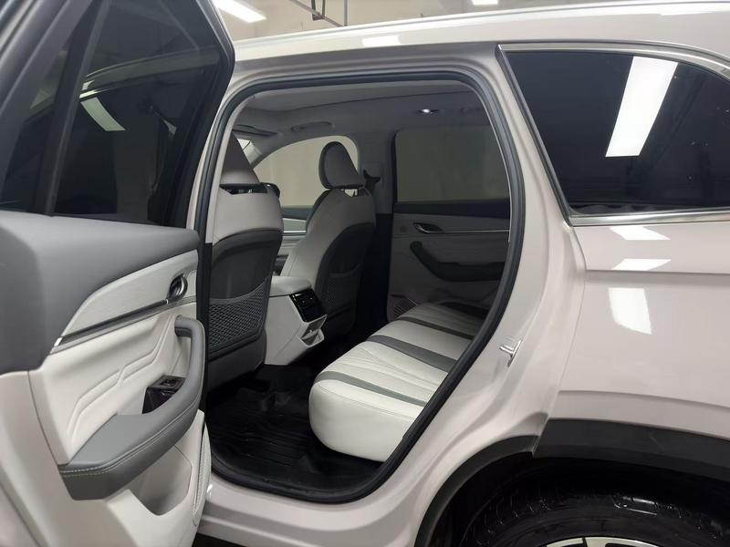 Geely Emgrand L 2024