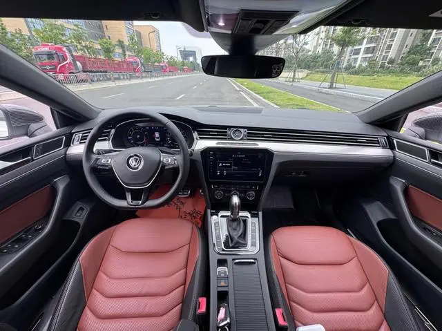 Volkswagen Volkswagen CC 330TSI Charm Edition Country V