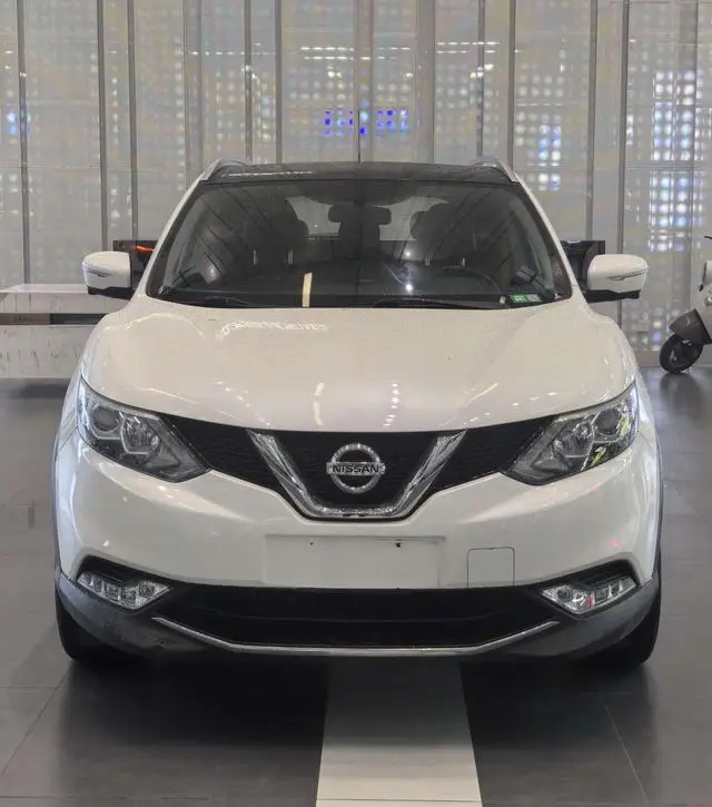Nissan Qashqai 2.0L CVT Deluxe Edition