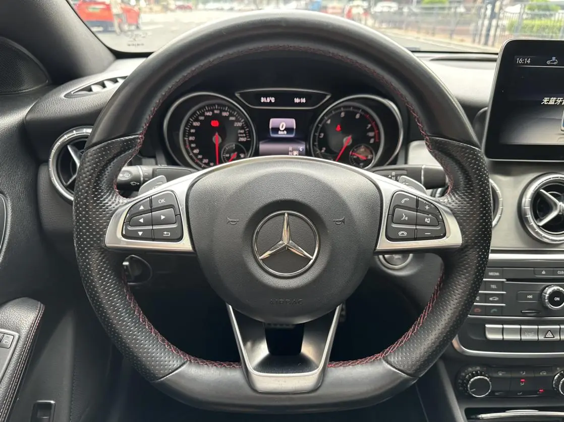 Mercedes-Benz Mercedes-Benz CLA CLA 220 4MATIC