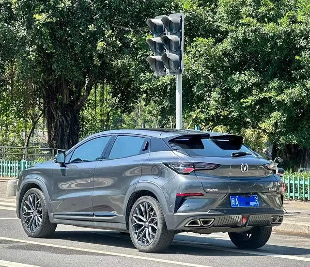 Changan Changan UNI-T 1.5T flagship type