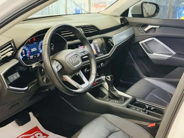 Audi Audi Q3 35 TFSI aggressive and elegant type