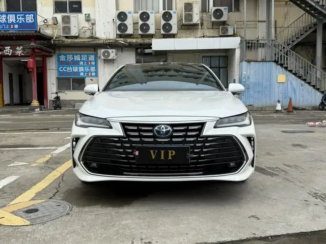 TOYOTA Asian dragon Smart Electric Hybrid Dual Engine 2.5L E-CVT XLE Premium Edition